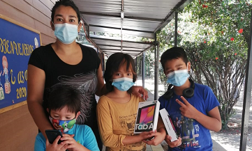 Alumnos cajoninos ya cuentan con sus tabletas y conexión a internet